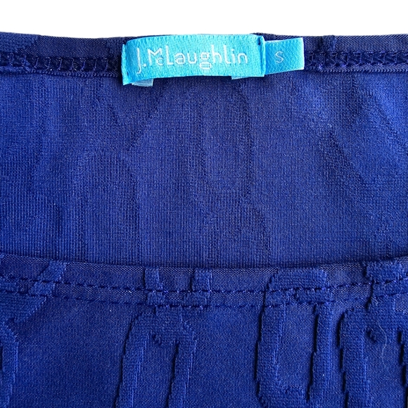 J. McLaughlin Embossed Chain Link Pattern Top Three Quarter Sleeve Navy Blue - Picture 3 of 4